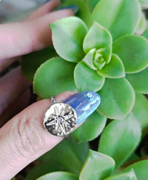 Anillo Abierto Adaptable con Circonita