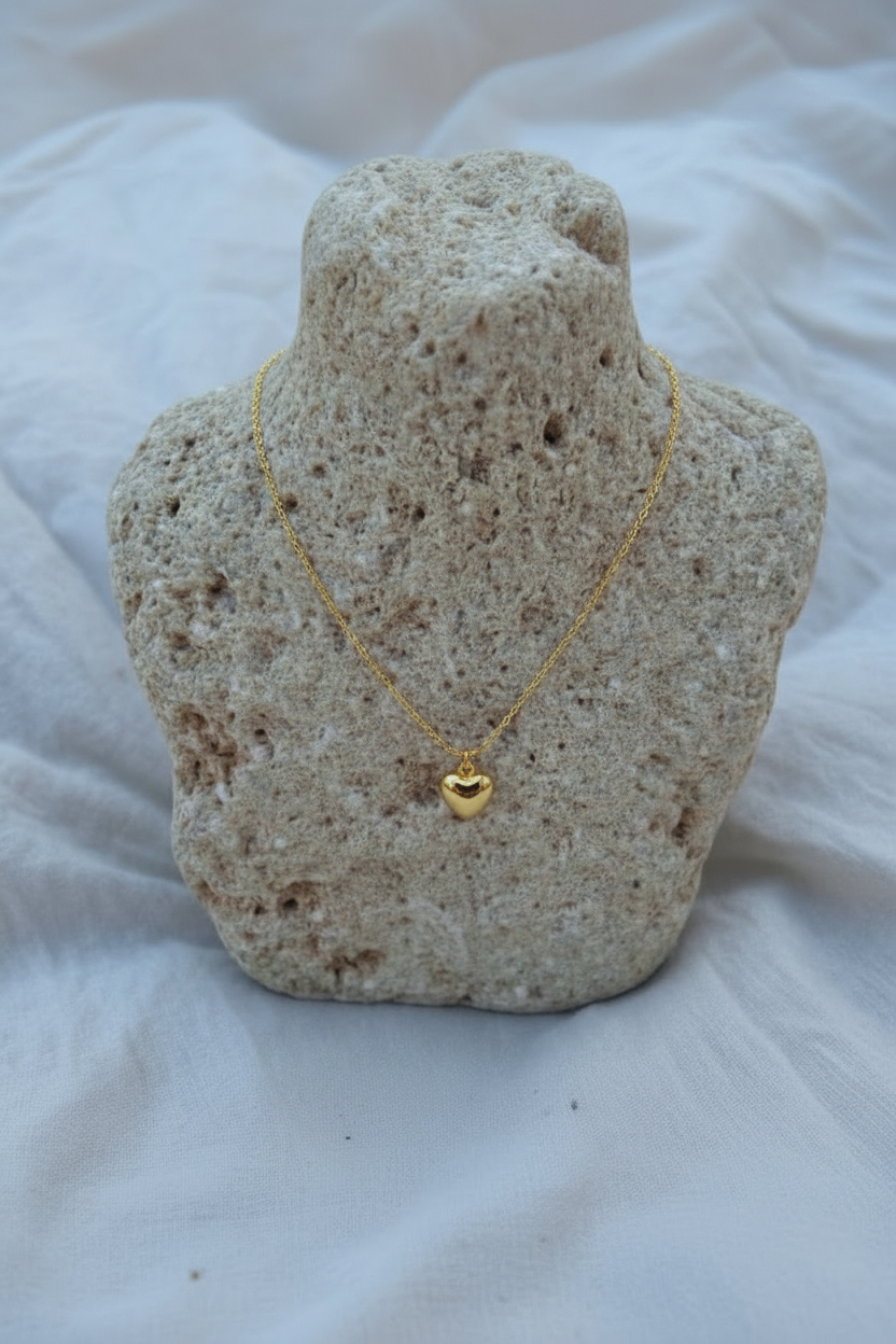 Collar corazón dorado en piedra